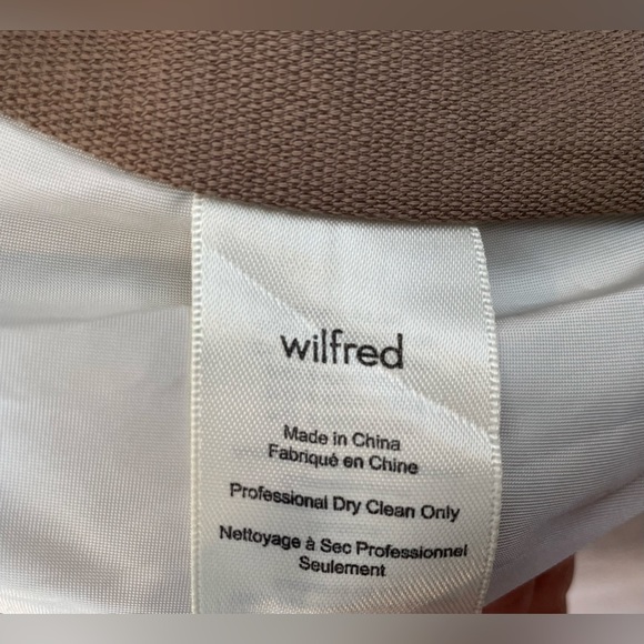 Aritzia Wilfred Papillon Sleeveless Jacket
Long Vest - Picture 4 of 9